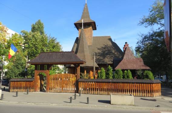 Biserica Sf. Ier. Nicolae si Sf. Antonie cel Mare din cartierul bucurestean Titan